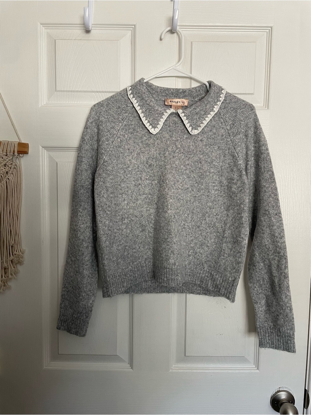 Bailey 44 Wool Blend Women’s size S Gray Knit Crop Sweater with Contrast Collar